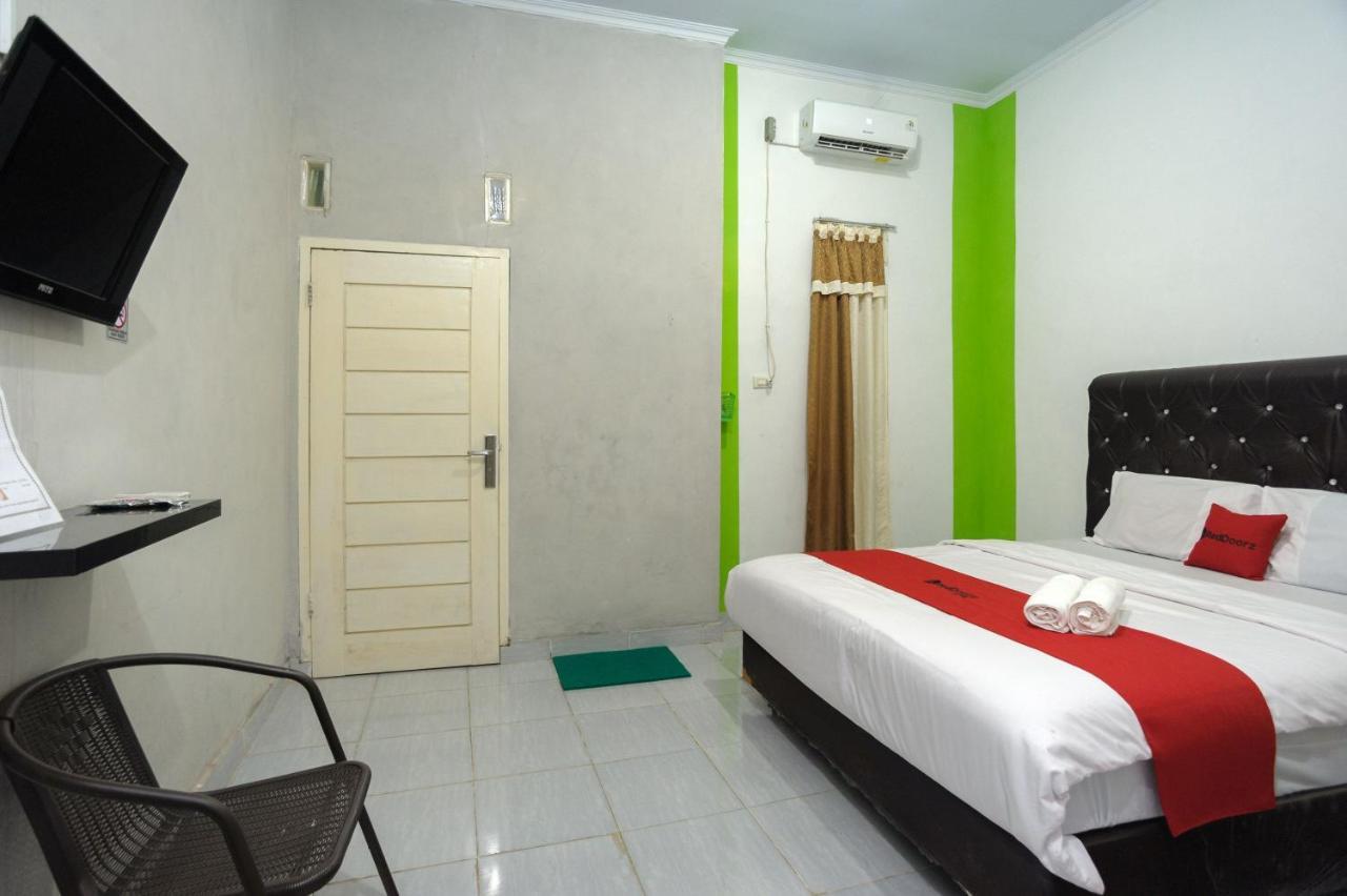 Reddoorz Syariah Near Rs Advent Bandar Lampung Hotel Exterior photo